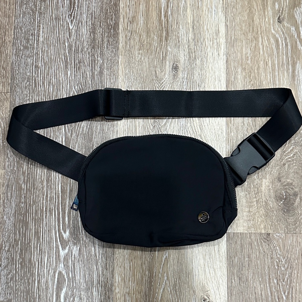 NWOT Halara Belt Bag